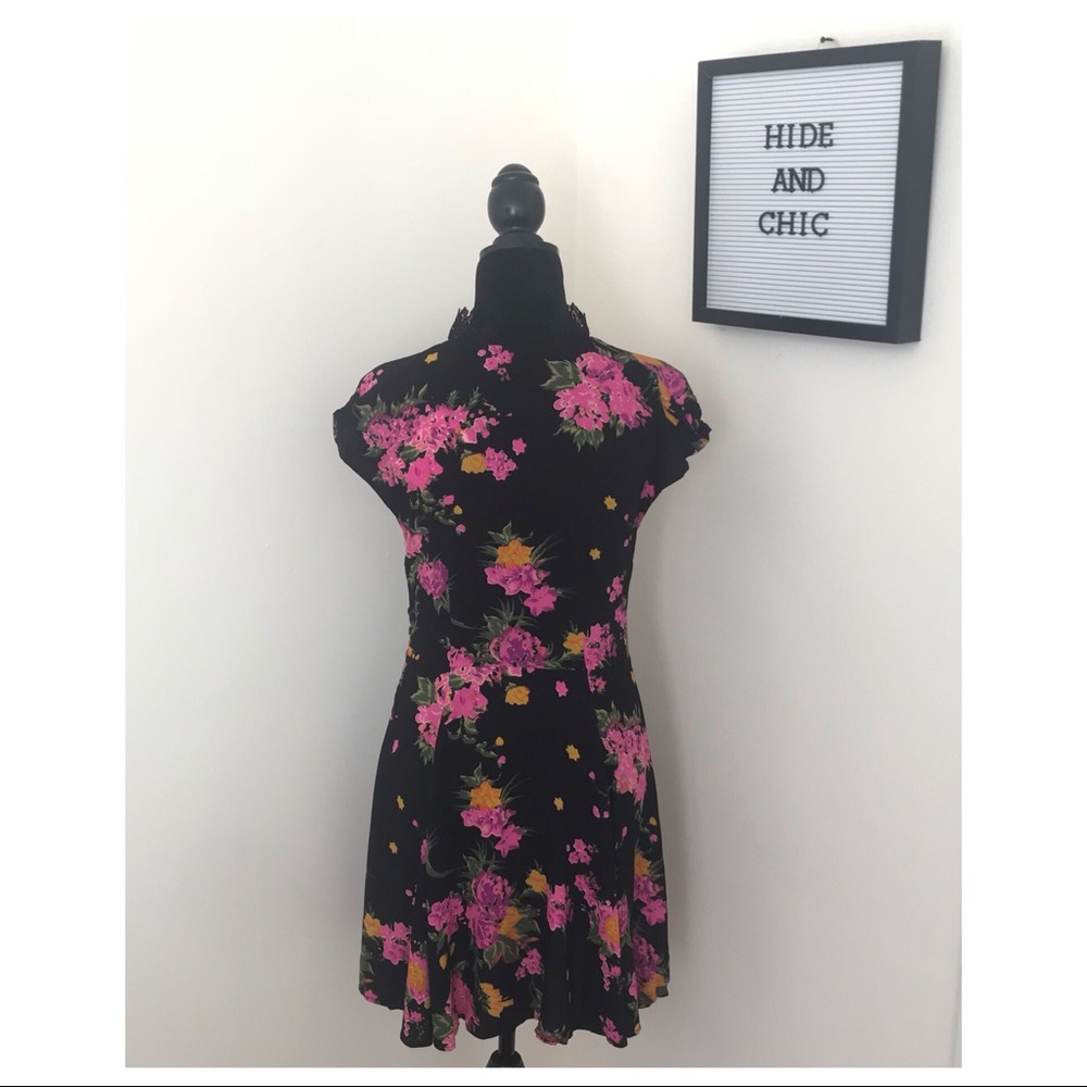FREE PEOPLE LACE DETAIL FLORAL PRINT MINI DRESS - Picture 7 of 8
